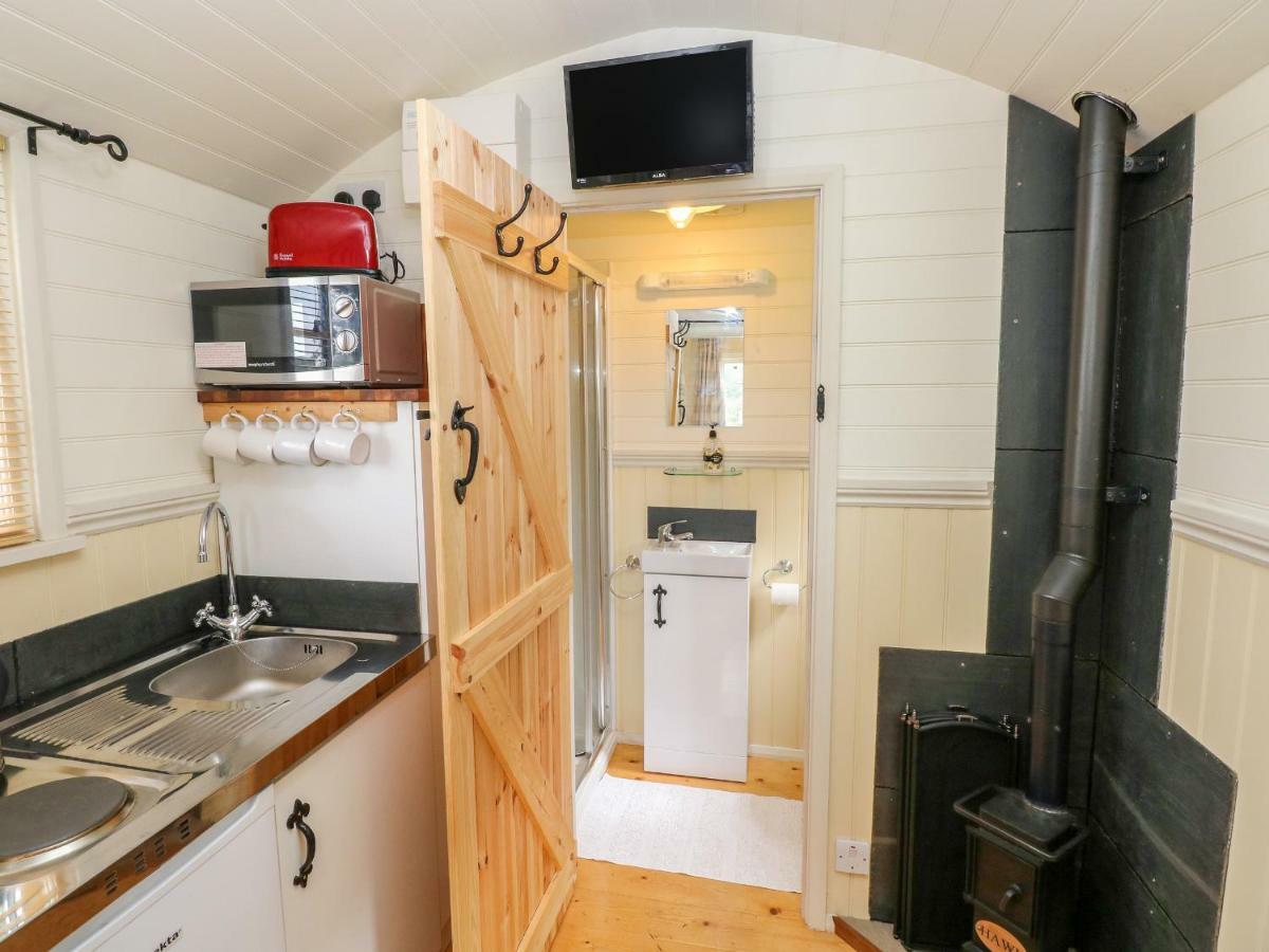 Shepherds Hut - The Crook 밀포드헤이븐 외부 사진